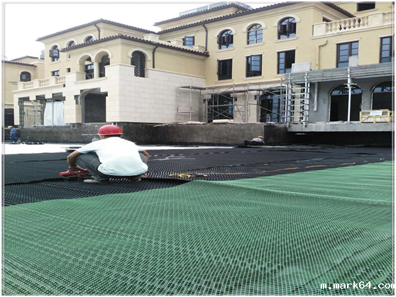 排水板在建设屋顶花园时具备哪些特性