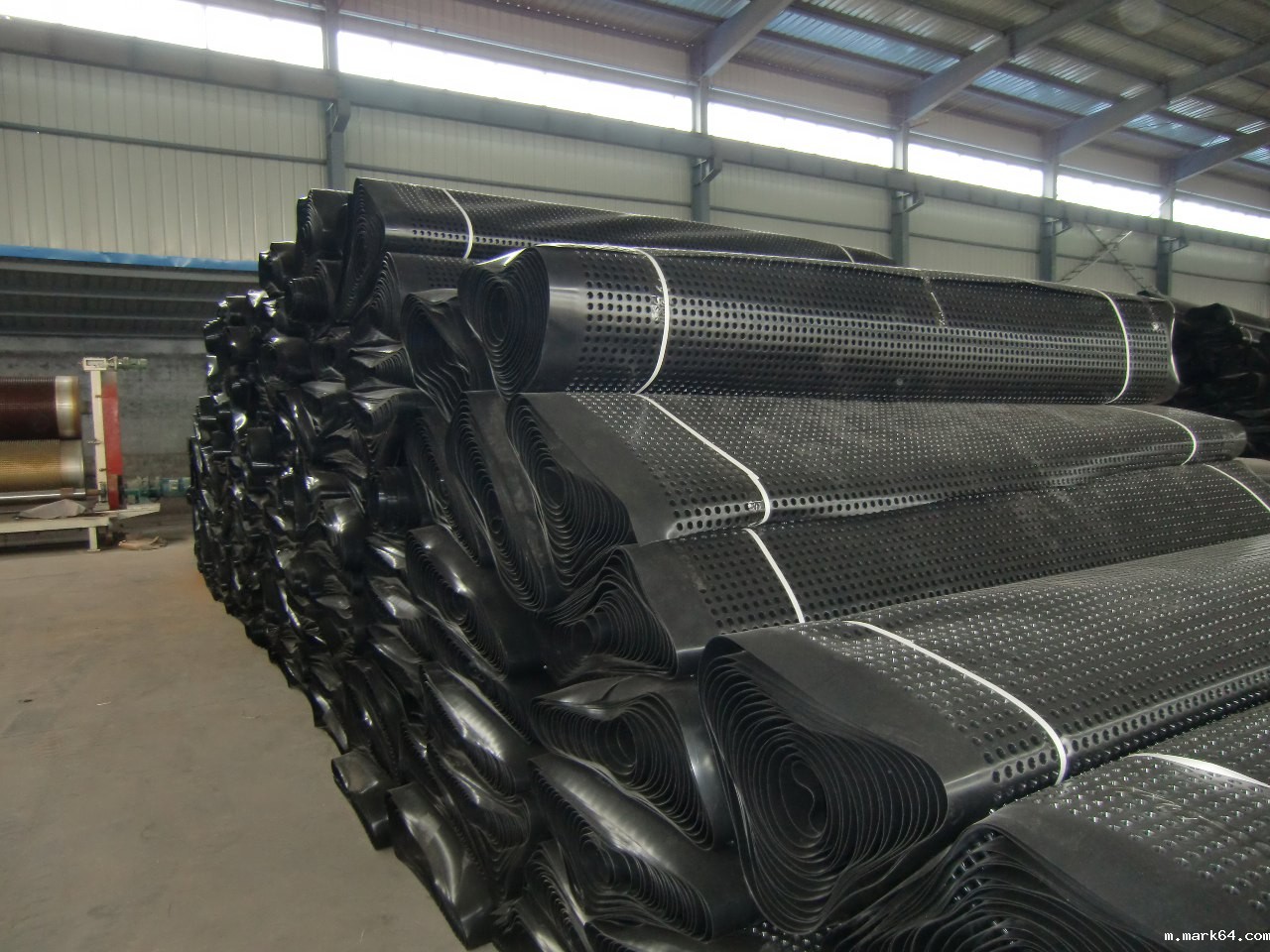 什么是塑料排水板？它比传统排水系统的优势在哪里？