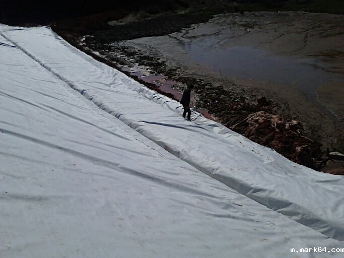 复合体育意甲国际米兰斜墙防渗需人工拖拉平顺