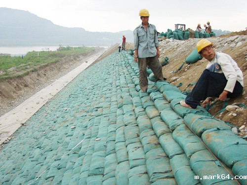 联结扣可将生态袋形成稳定的三角结构