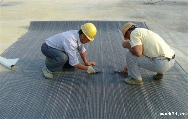 钠基膨润土防水毯现场裁剪及铺设