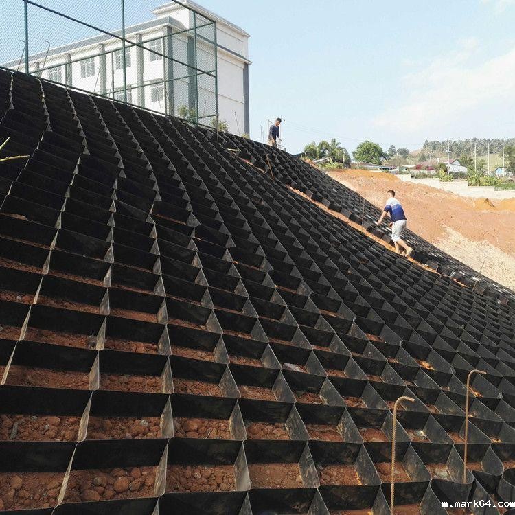 土工格室主要应用于浅层地基处理和坡面防护等类型