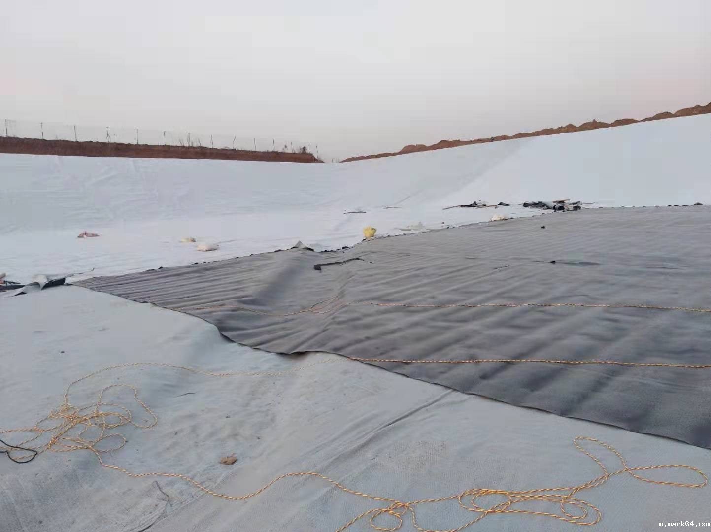 蓄水池防渗结构和围坝断面